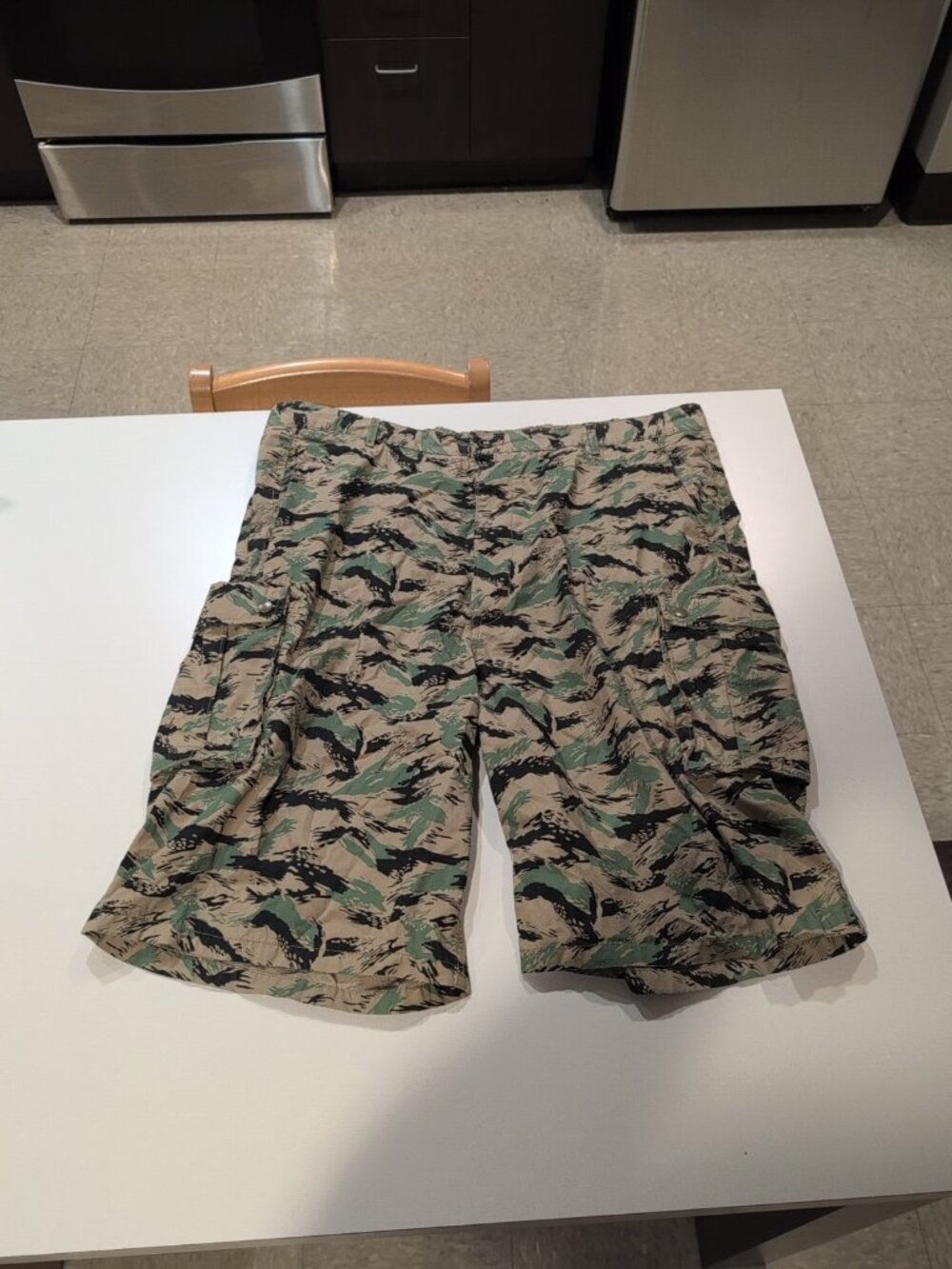 Levi’s Strauss Shorts Sz 42 Men Camo Cargo Bermuda Snap Pocket Casual Hiking